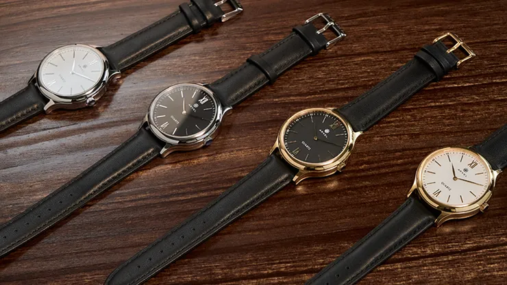 Iarvel Watch - Gold Watchcase Black Dial
